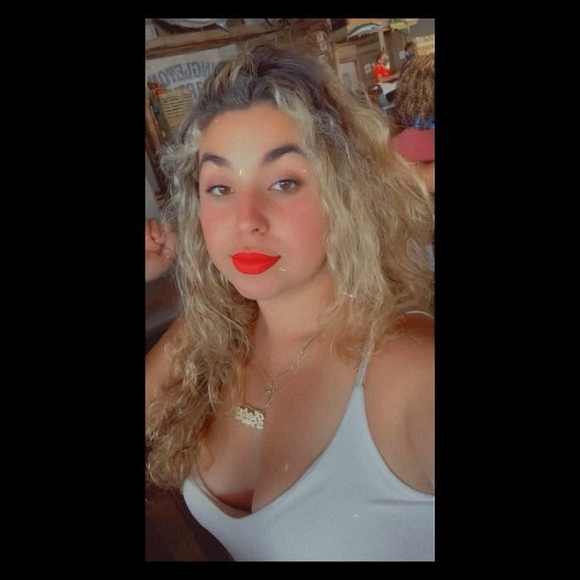 leiaasantiagoo